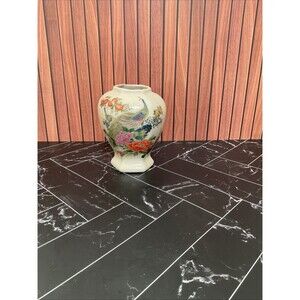 HAND PAINTED Vintage Detailed Porcelain flower vase 6.5”H Japan